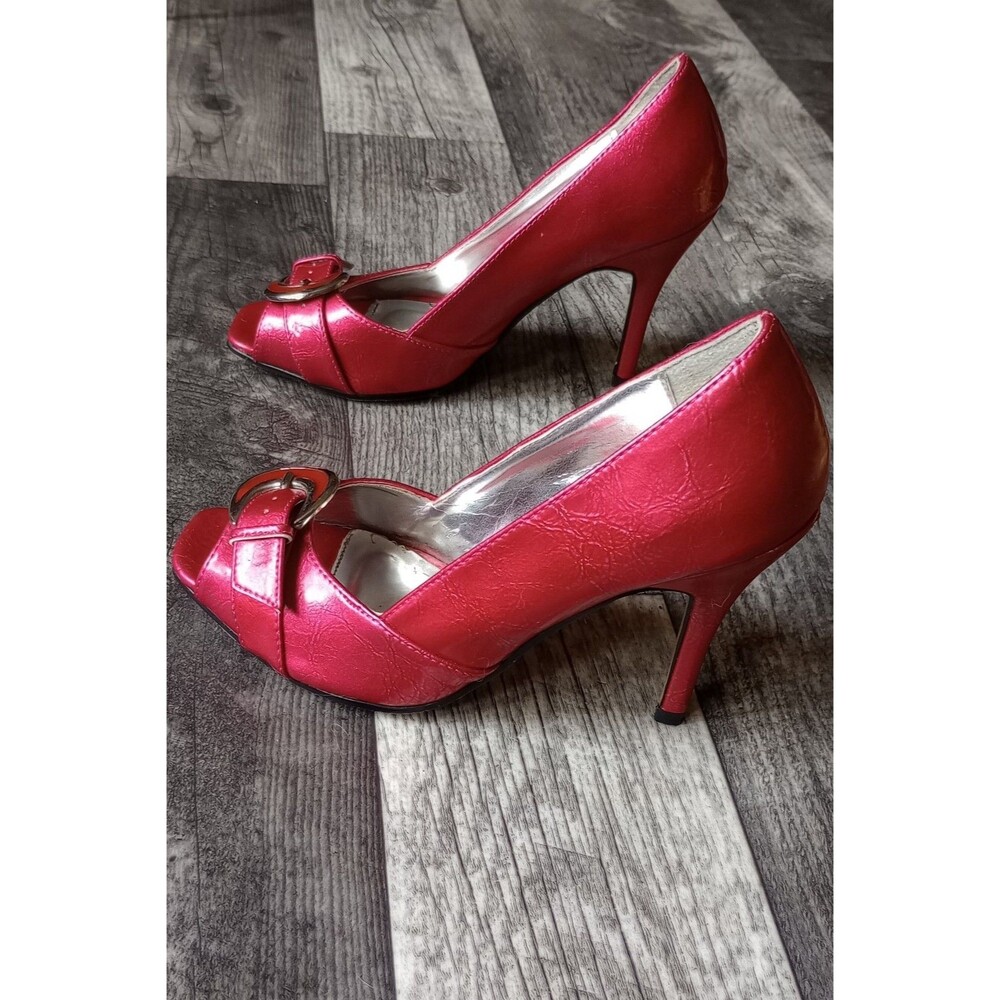 Wild Rose Women's 7 Red Peep Toe Stiletto With Decorative Buckle